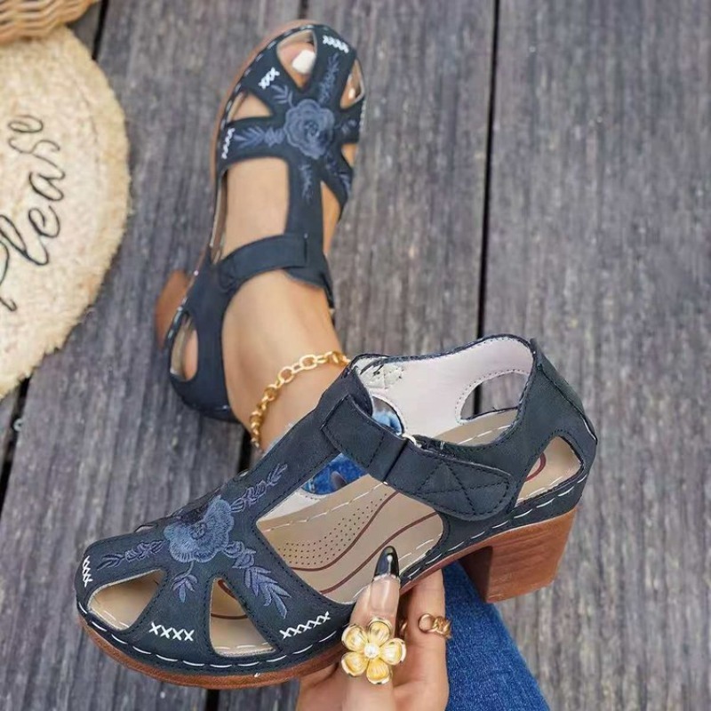 Women Formal Wear Footwear - Sandal Wanita Hak Sedang Bordir Bunga